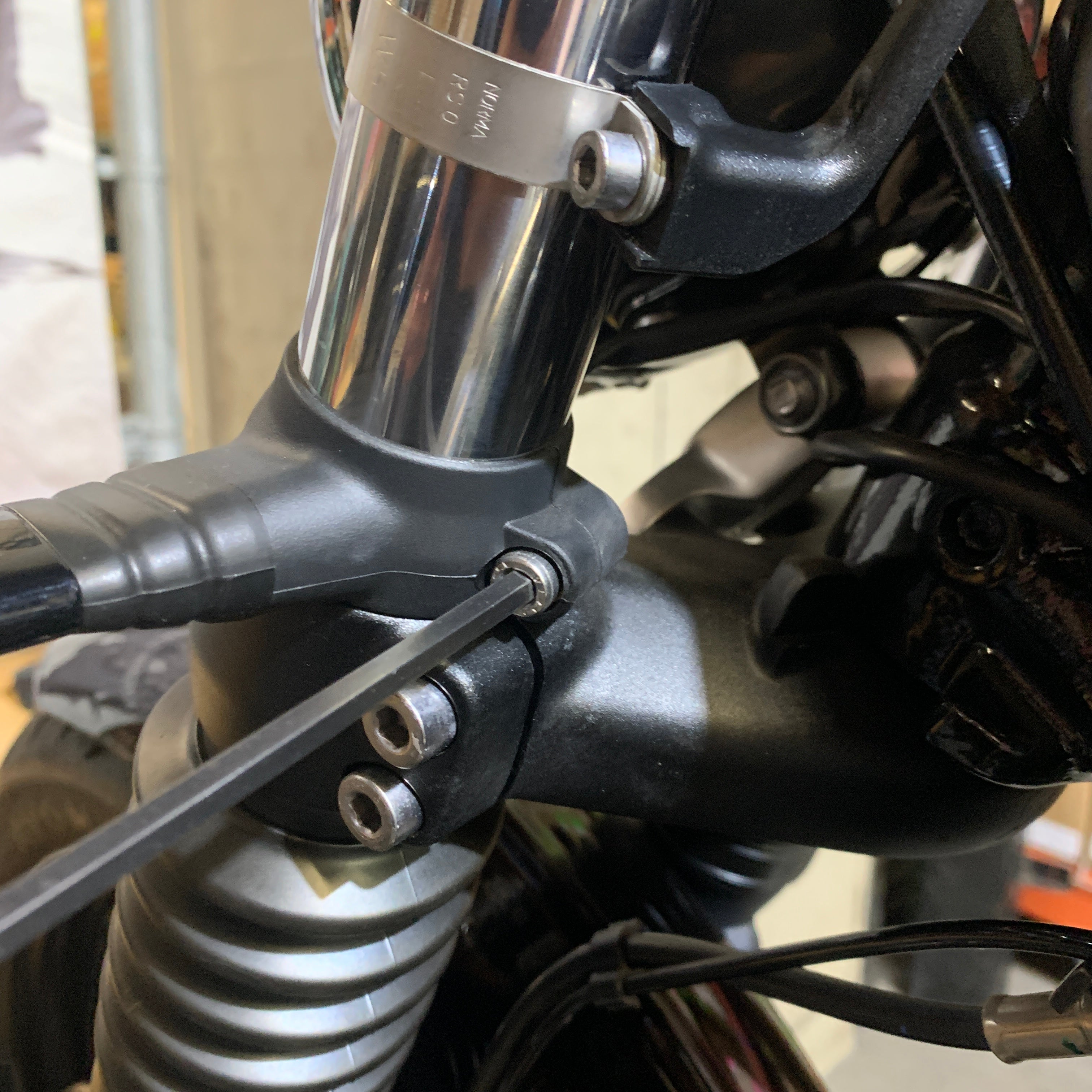 Triumph Bonneville Bobber Front Turn Signals Install