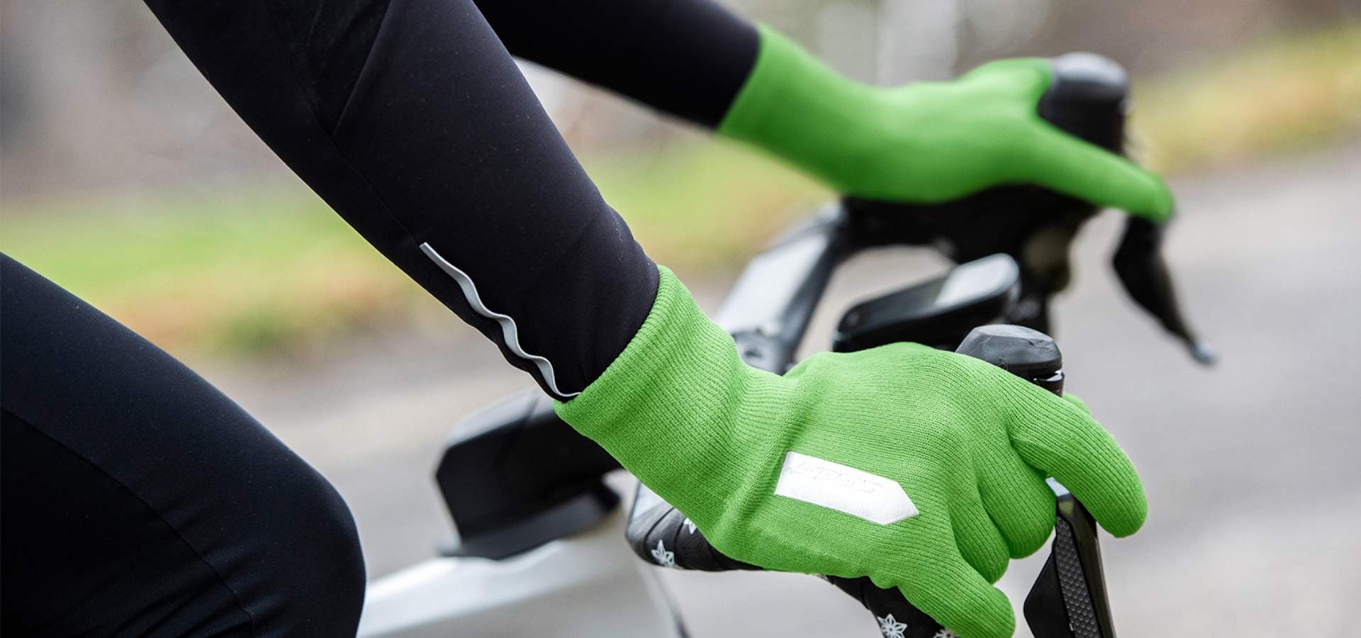 Q36.5 Amphib Glove green