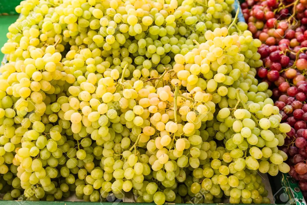 organic grapes at farmers market