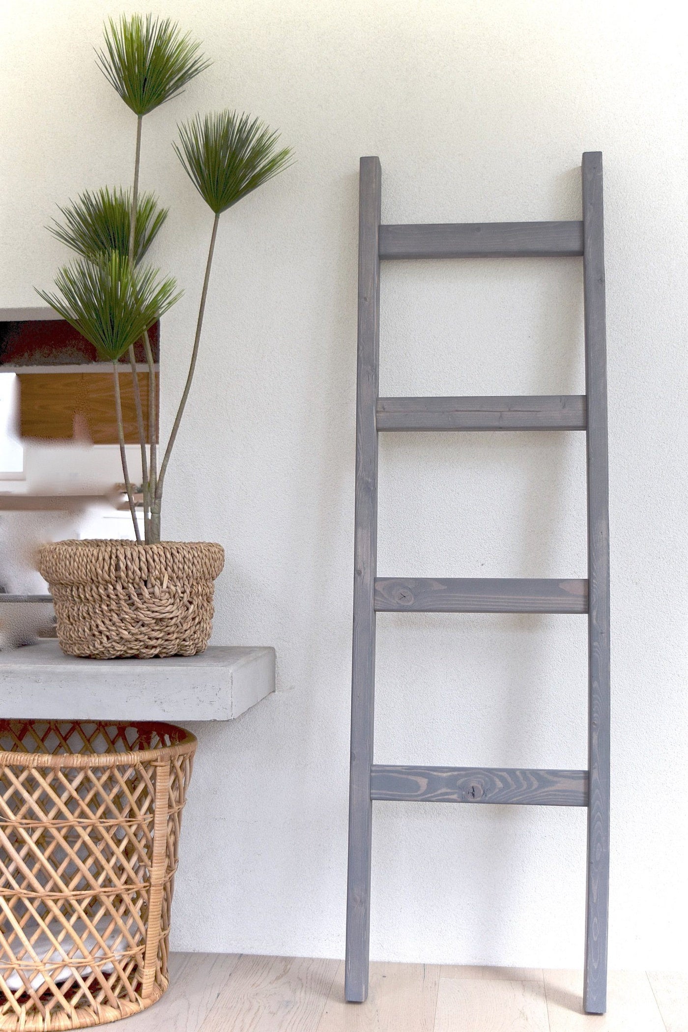 5 Ft Wooden Decorative Blanket Ladder 4 Rung