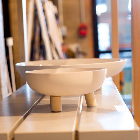 white-ceramic-legged-bowls