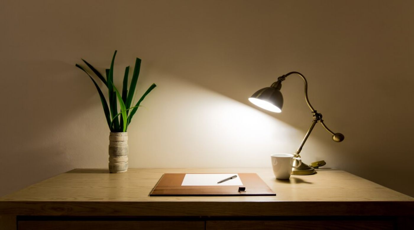 lampara escritorio caracteristicas