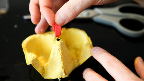 On ajoute la crête de coq, faite en papier