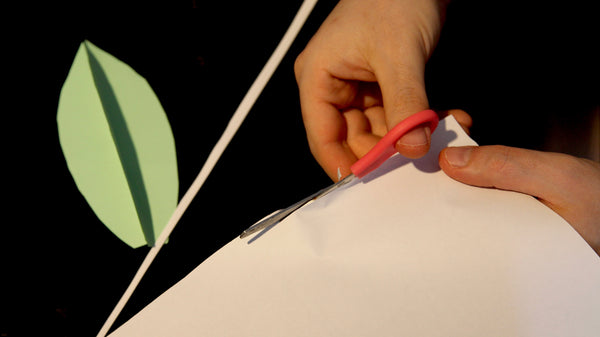 coupez les bandes dans la feuille blanche