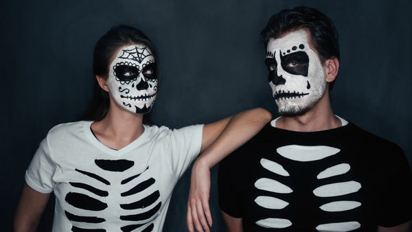 costume simple de squelette pour Halloween à faire en s'amusant 