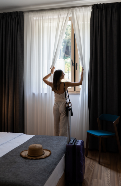 Beneficios de tener cortinas blackout en tu dormitorio