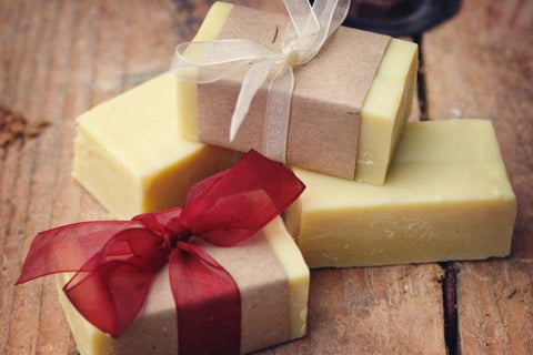 How to Homemade Soap with Essential Oils - DIY Essentials Oil Soap