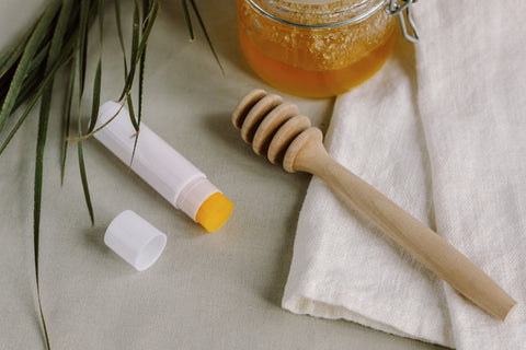 How to make beeswax and honey lip balm – Navmi Foods