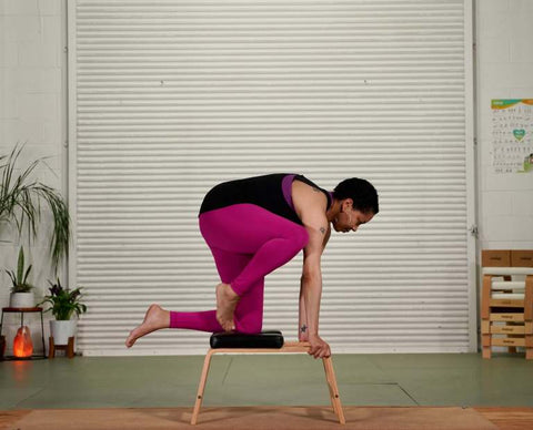 Floating Tabletop with Knee to Elbow on the FeetUp Trainer