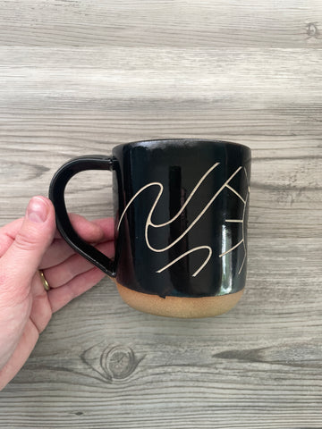 One side of the Dancing Dove mug.