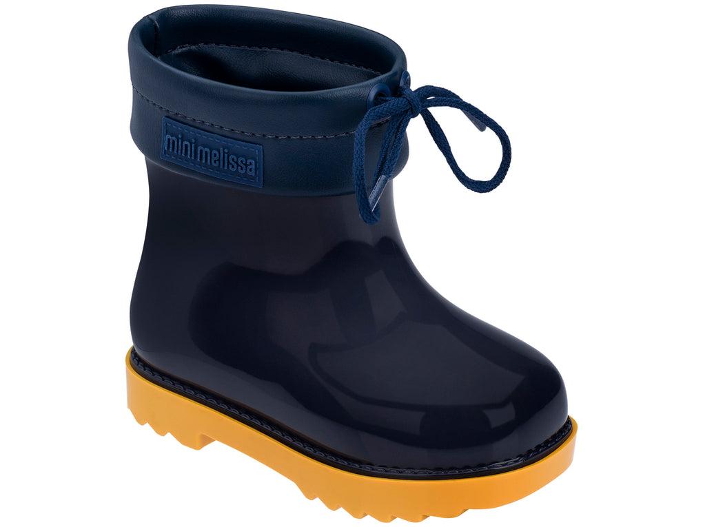 plae rain boots