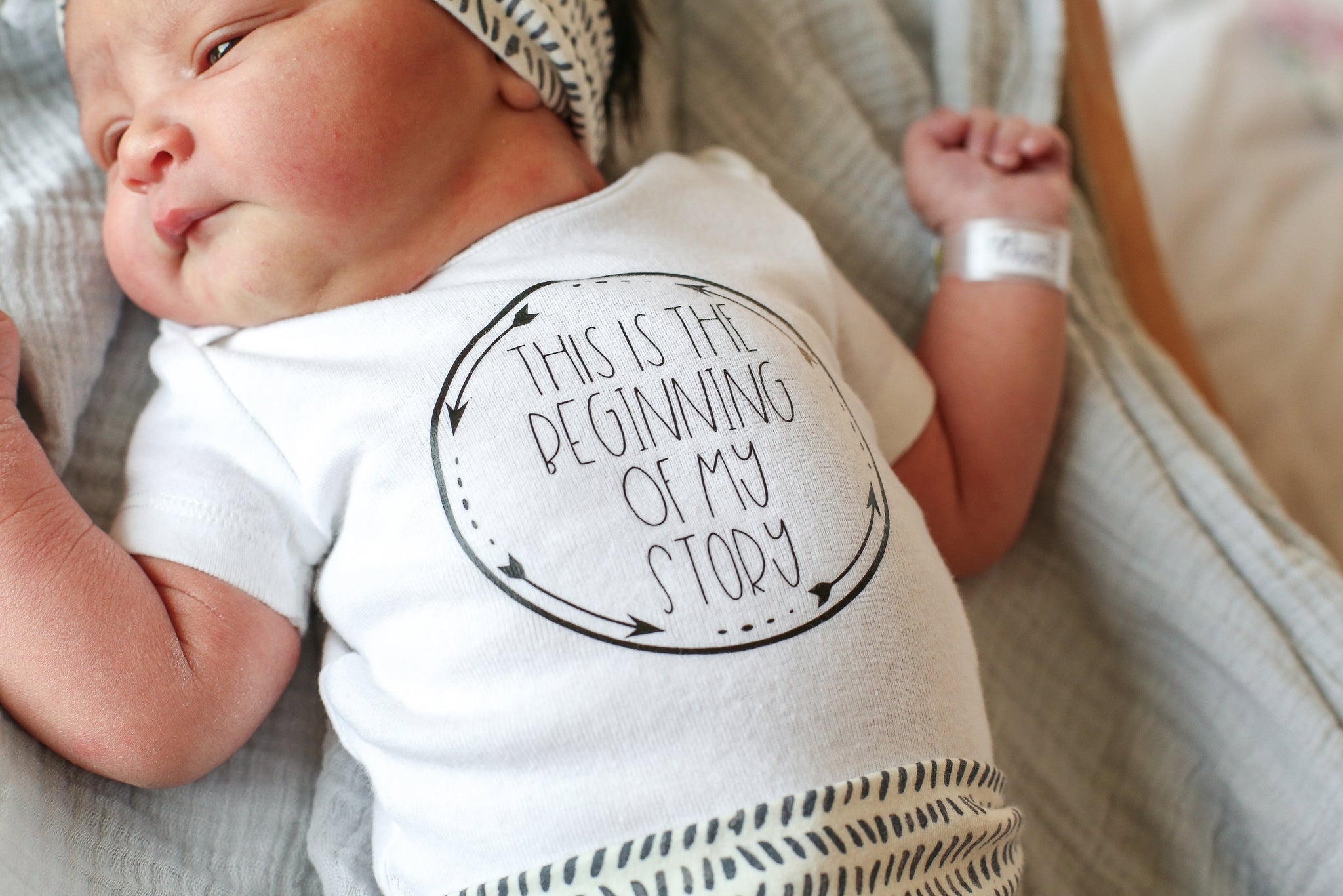 Gender Neutral Coming Home Outfit - Newborn Outfit - Baby Gift – The Young  Nest