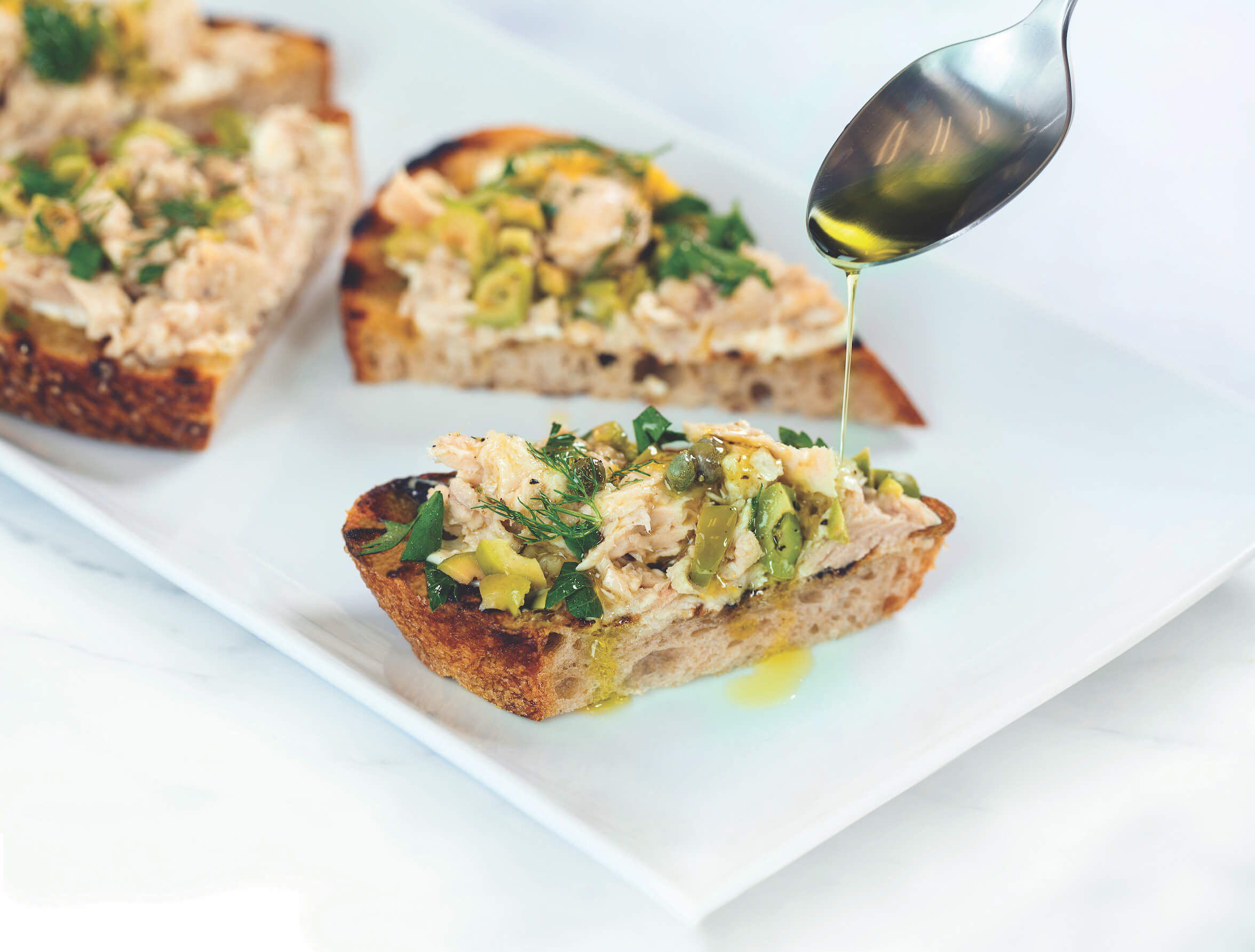 tuna crostini with lemon garlic aioli