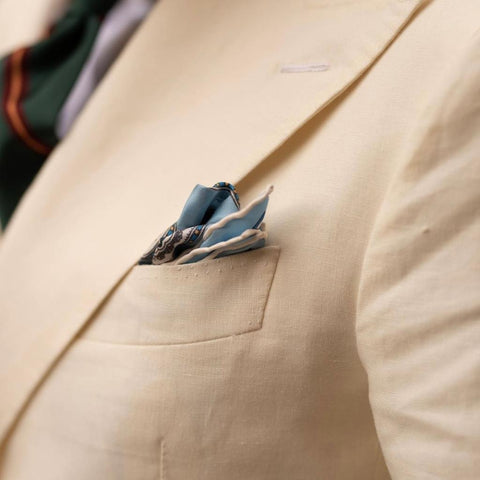 Suit with Serà Fine Silk Capri pocket square