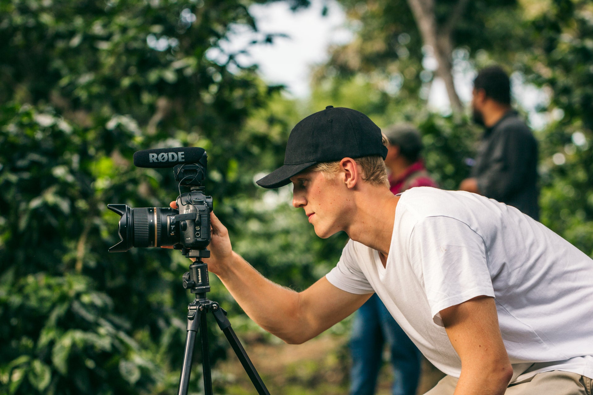 Alexander Kinnunen behind the camera on a coffee farm