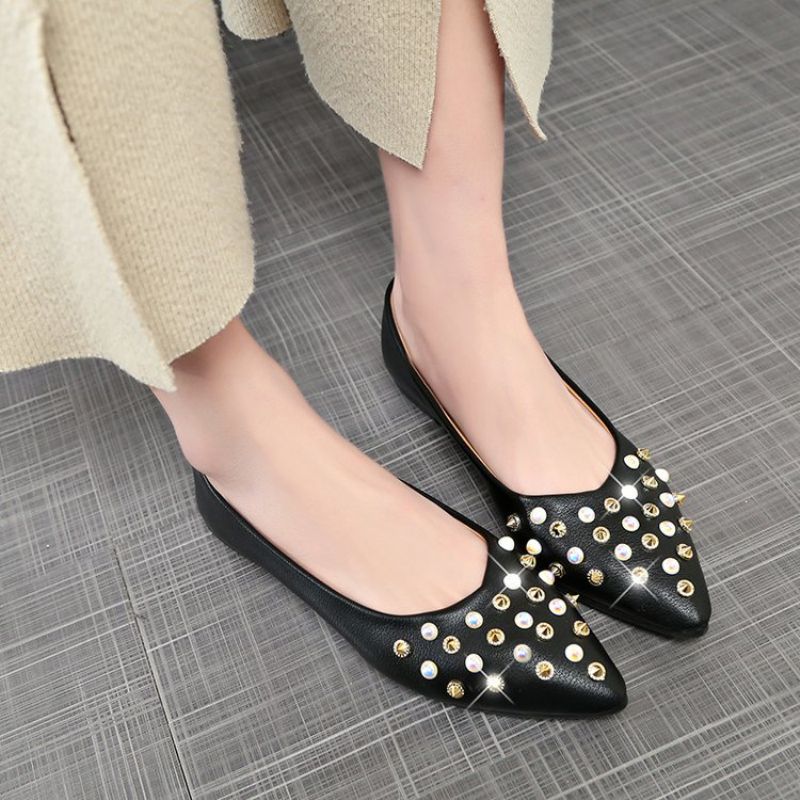 Imitation Pearl Rivet Design Pointed-toe Fashion Flat Shoes