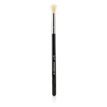 E35 Tapered Blending Brush - -