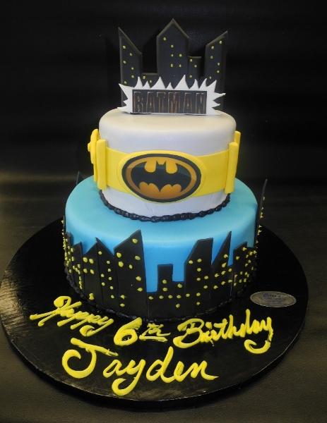 Batman Fondant Cake with Edible Logo and Fondant Handmade Building - B –  Circo's Pastry Shop