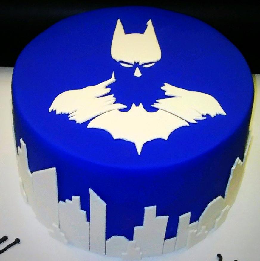 Batman cake silhouette style B0861 – Circo's Pastry Shop