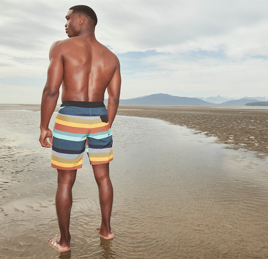 Are You Supposed to Wear Underwear Under Swim Trunks? – Le Club