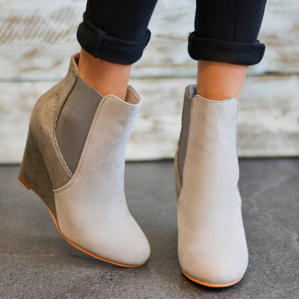 round toe wedge boots