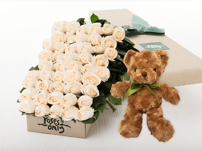 50 White Cream Roses Gift Box & Teddy Bear - Roses Only Hong Kong product image