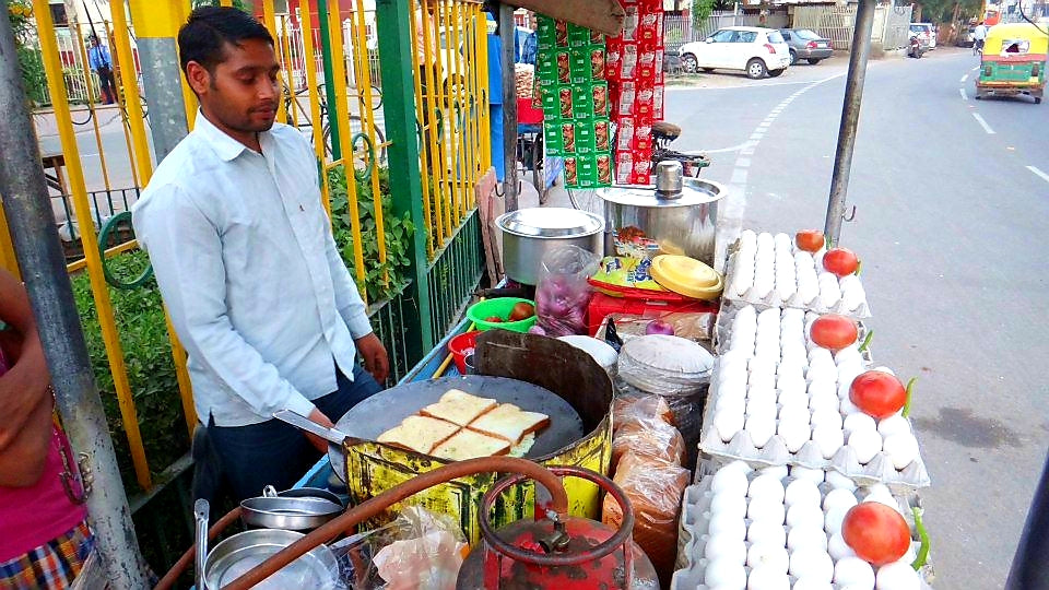 Australian Cricket Tours - Indian Street Food Is Brilliant, Especially The Quick & Easy Bread Omelee Being Made Here In Agra