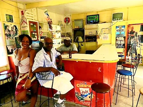 Australian Cricket Tours - On Our Australian Cricket Tour Of The West Indies, We Stopped At Kiddies Rum Shack, Barbados, We Met People At The Bar (Pictured) Whom We Met In 2003