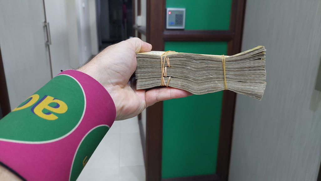 A Wad Of Sri Lankan Rupees After Exchanging Australian Dollars In Colombo | Sri Lanka | Australian Cricekt Tours