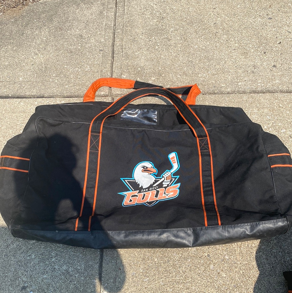 San Diego Gulls jersey has made its way all the way to Australia just in  time for Game 3. : r/hockeyjerseys