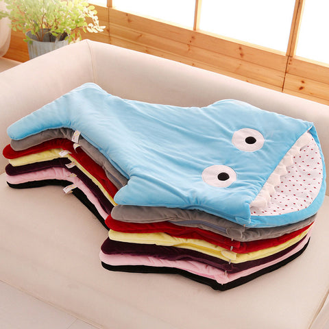 sac de couchage pour bébé en forme de requin