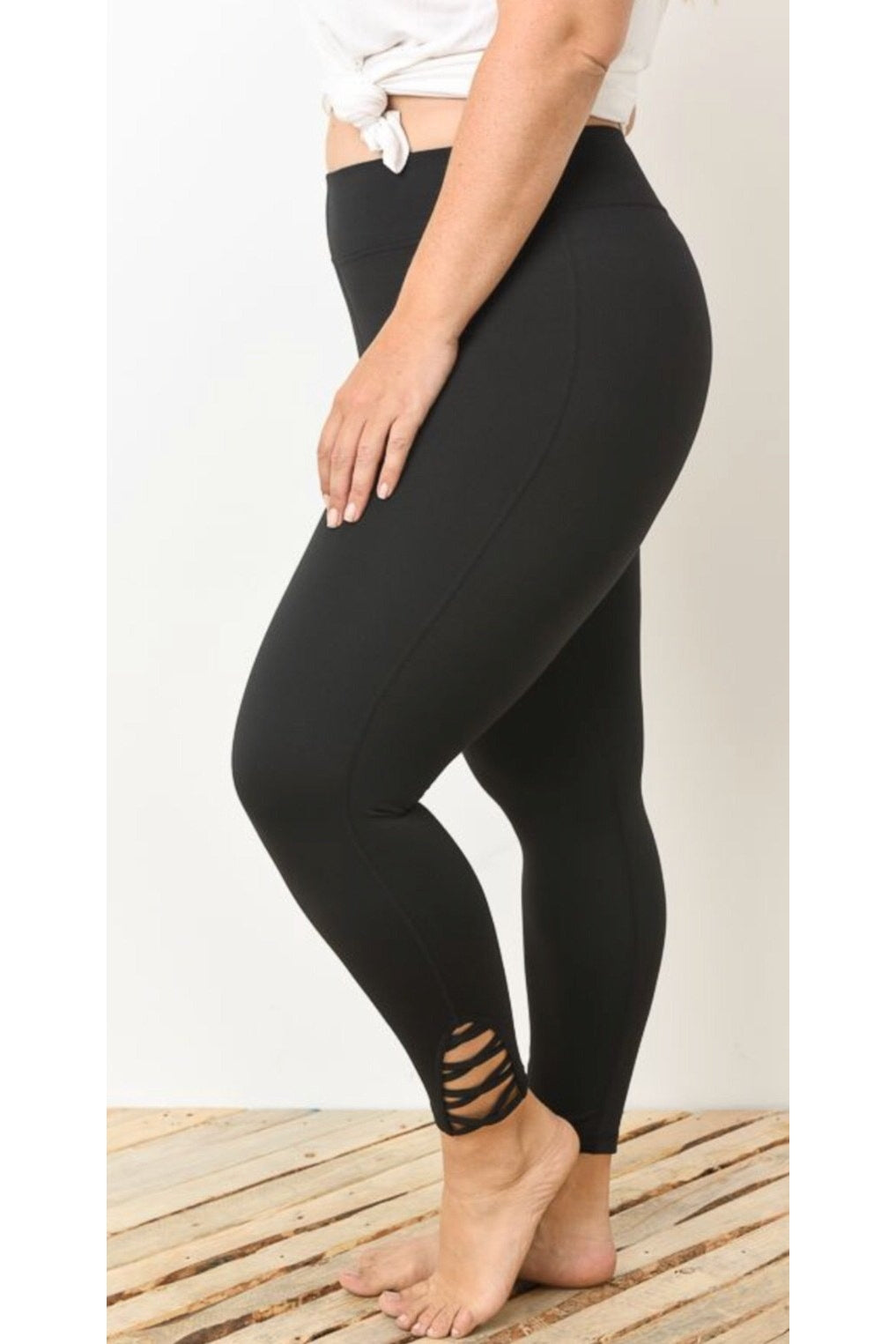 curvy girl legging outfits