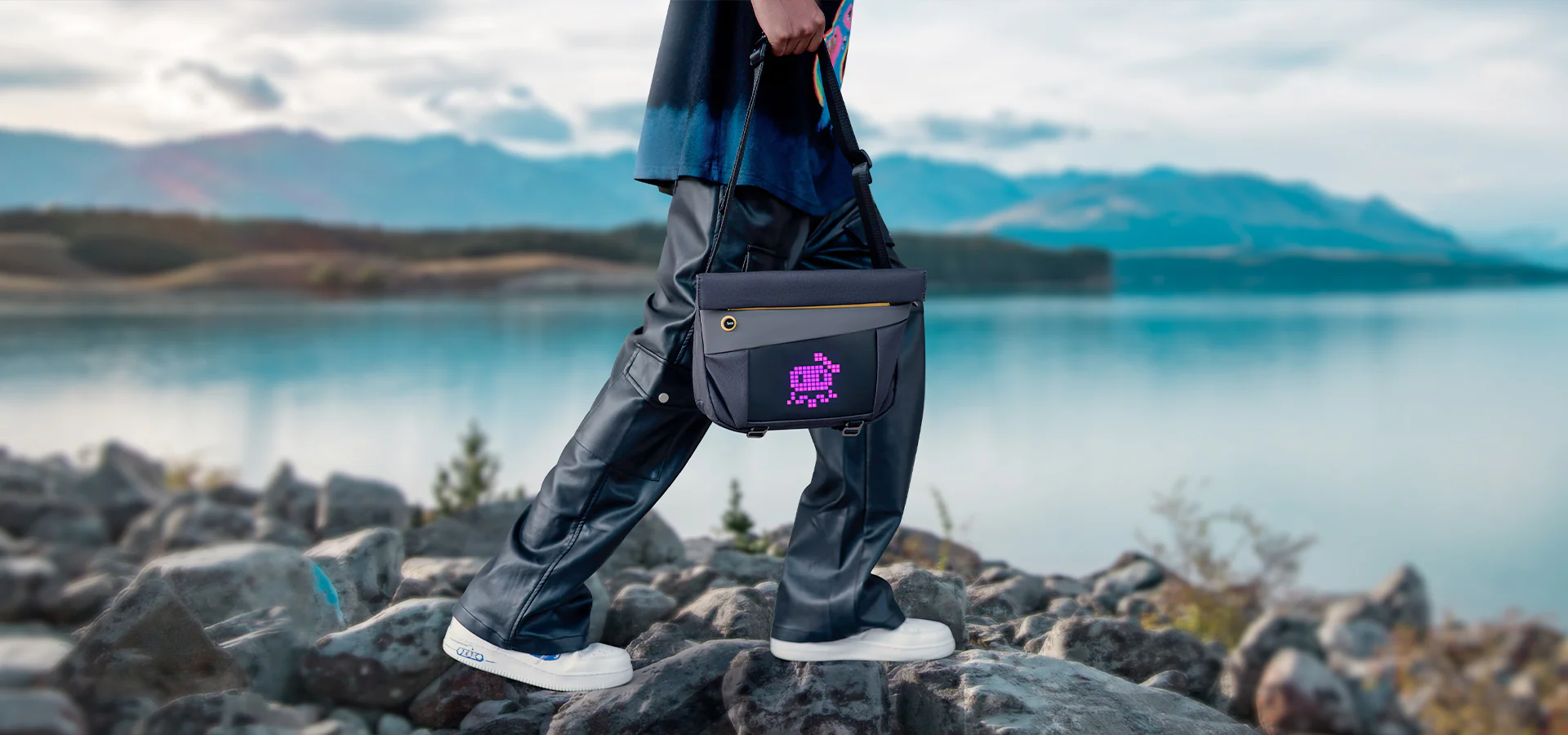 REVIEW: Divoom Pixoo Sling Bag - Cool Pixel Display Backpack