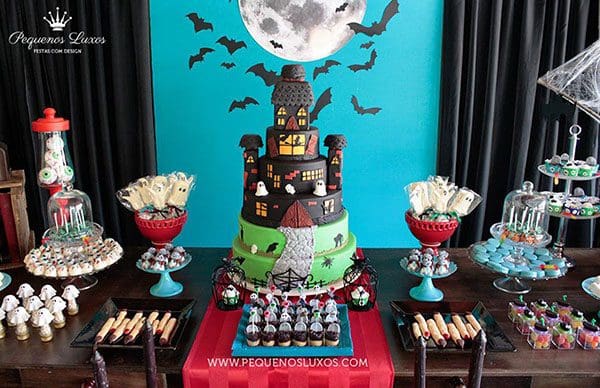 Dia das bruxas Happy Halloween topo de bolo para imprimir bruxinha com  morcegos castelo assustador png