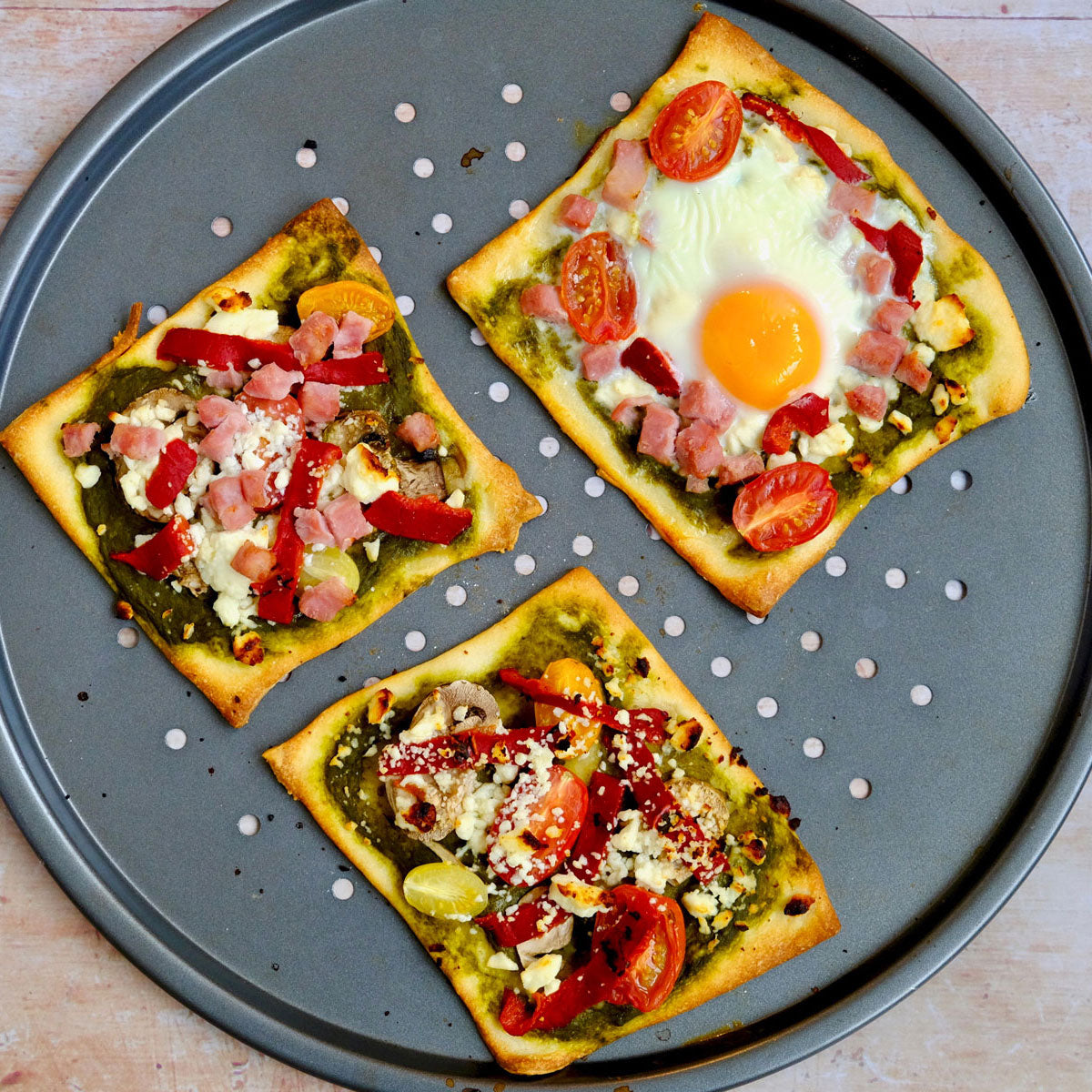 breakfast veggie pizza with spinach and feta