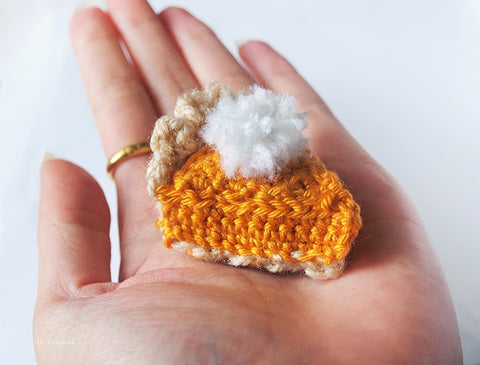 crochet pumpkin pie