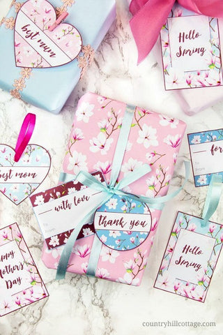 Magnolia Mother's Day Gift Tags- Make your Mother's Day gift even more special this year with one of these gorgeous free printable Mother's Day gift tags! There are so many pretty designs to choose from! | tags for homemade gifts, tags for DIY gifts, #freePrintables #mothersDay #giftTags #DigitalDownloadShop