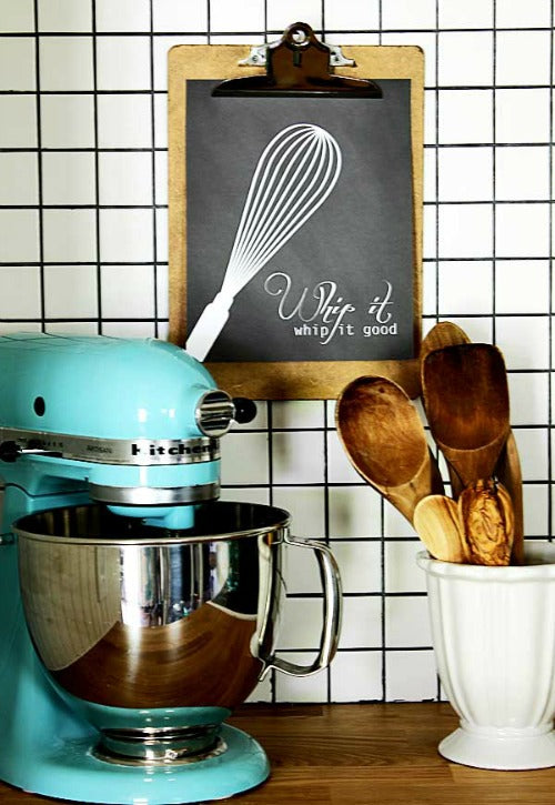 10 Gorgeous Kitchen Printables You Need to Print- Printables are an easy and inexpensive way to update your kitchen's decor! To help you find the best wall art prints for your kitchen, here are 10 gorgeous kitchen printables you won't want to pass up! Farmhouse style and typography prints included! | art print, dining room, food, cooking, baking, #printable #wallArt #freePrintables #decor