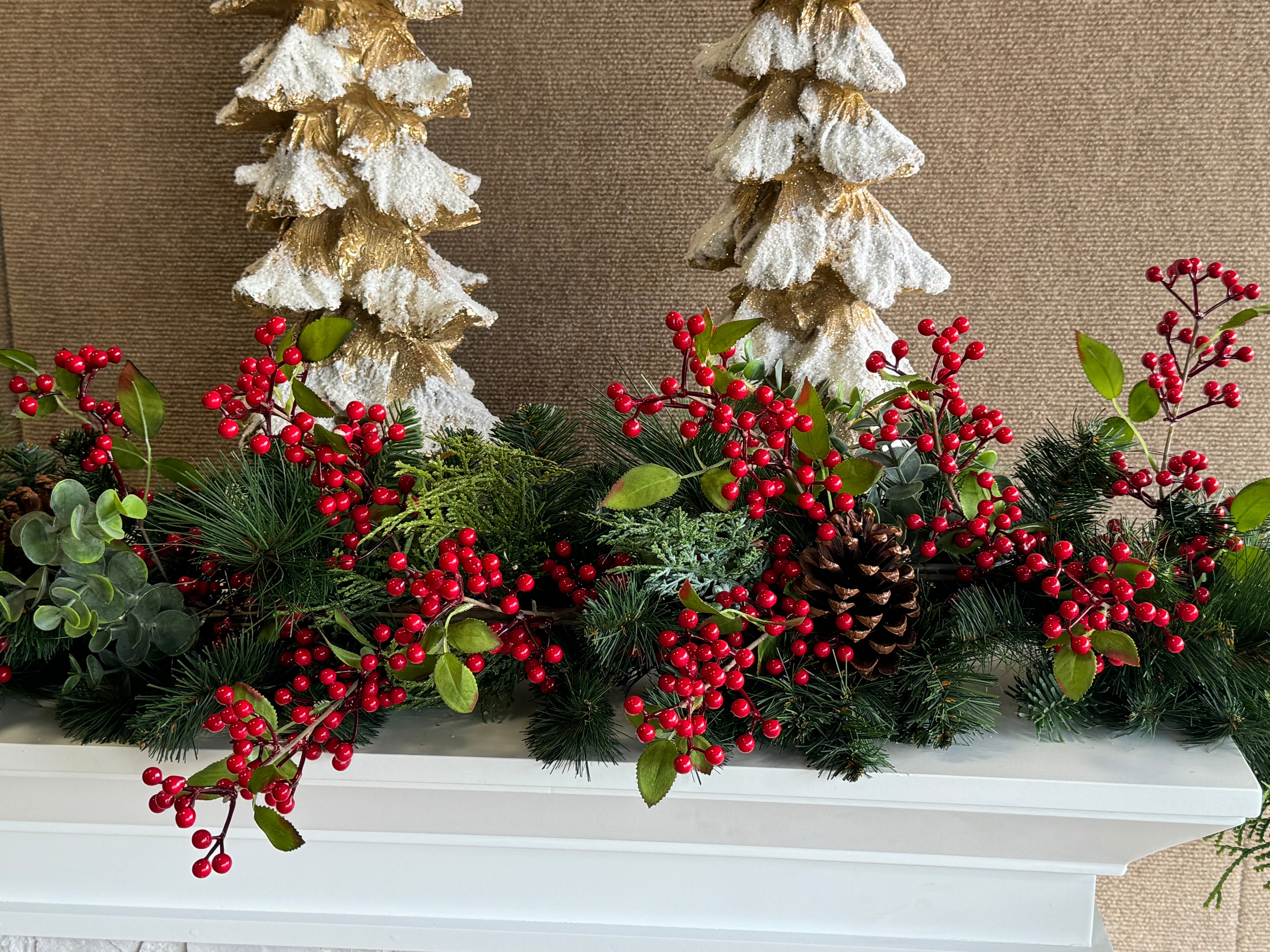 Red Berry Garland with Incandescent Lights