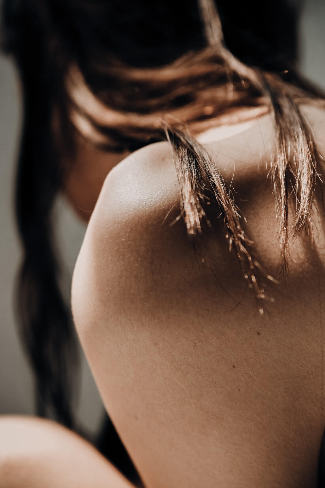 Woman should and hair close up
