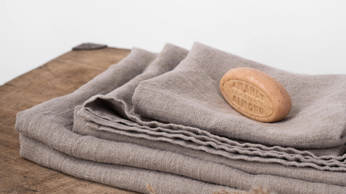 Plain woven linen towel set