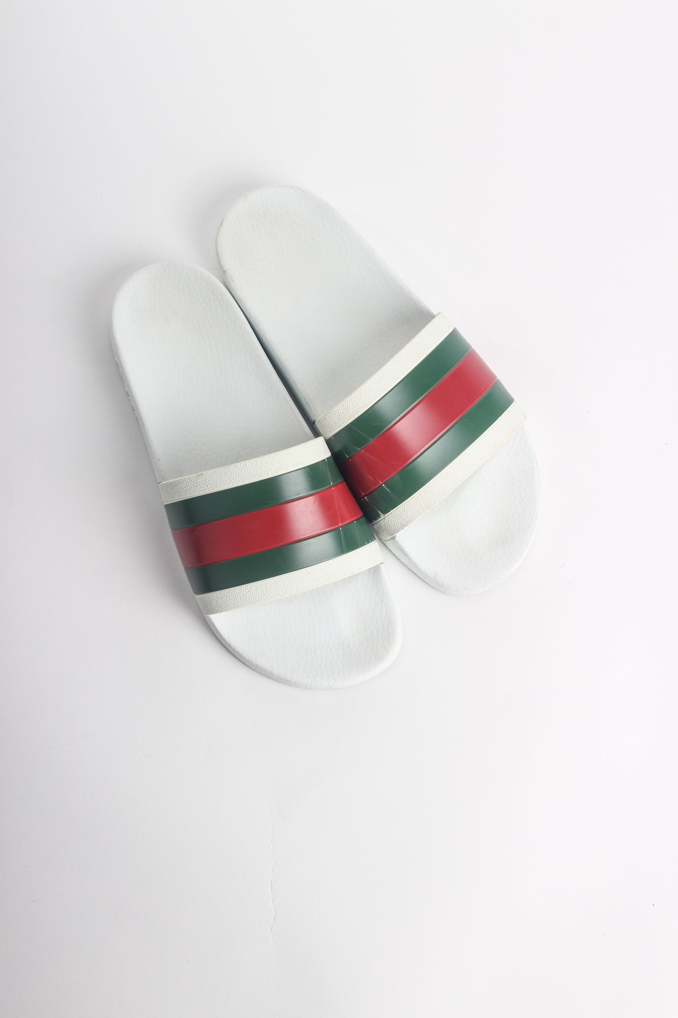 gucci pursuit 72 slides white