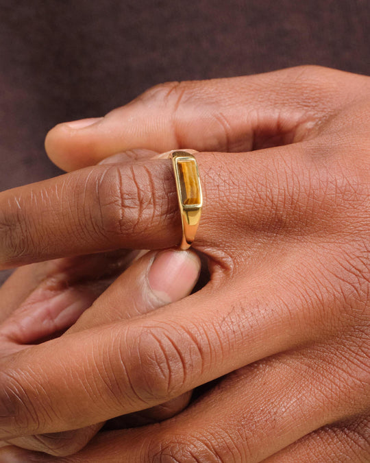 Beveled Tiger's Eye Signet Ring - Gold - Image 2/2