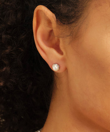 Women's Bezeled Pearl Stud Earrings - Silver