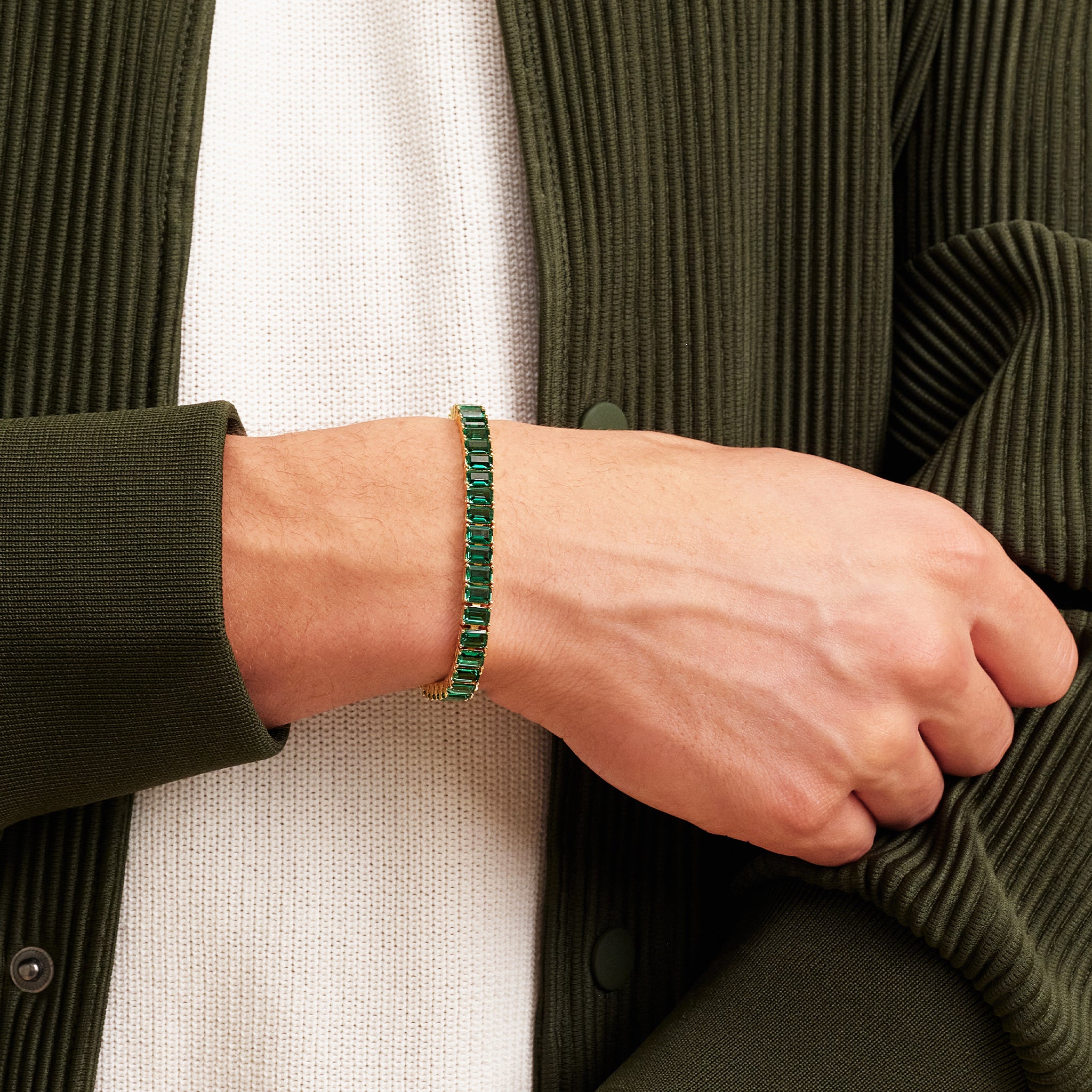 Designer Green golden chain base bracelet Rakhi for womens | Buy Online  Bracelet Rakhi