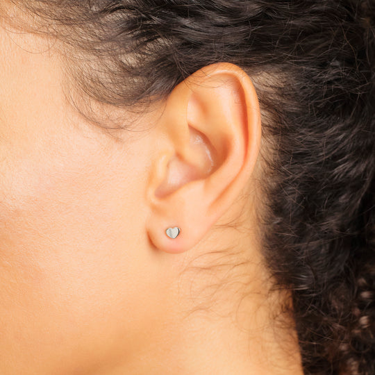 9ct Gold Tiny earrings - Heart stud earrings - Louy Magroos