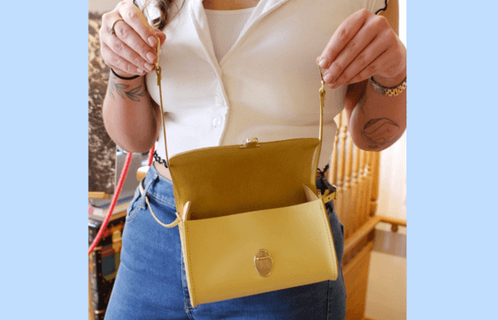 The Pushlock bag has been attached around the waist of the model, using the detachable strap as a belt 