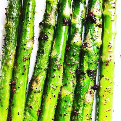 Spices to Detox & Simple Recipes to Kickstart a Healthy 2019 - Sumac Roasted Asparagus