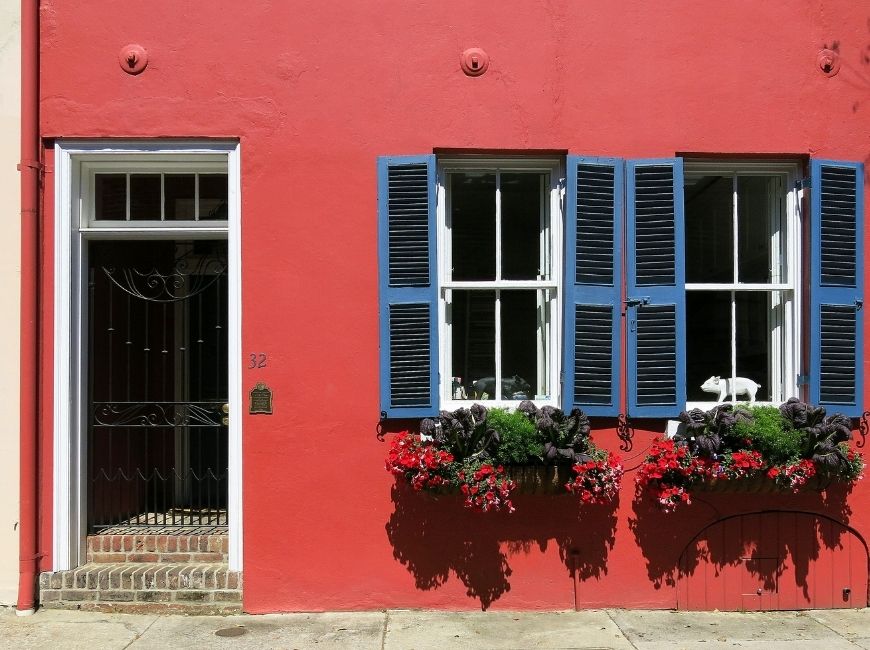 red outside of home with blue shutters