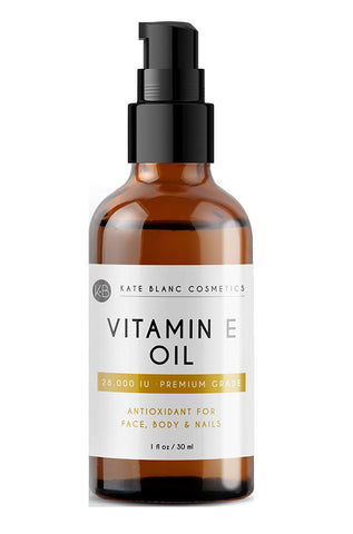 amber bottle of vitamin E oil